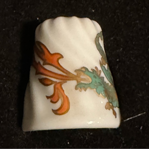 Vintage Porcelain Thimble of Fire-Breathing Dragon - Picture 2 of 7